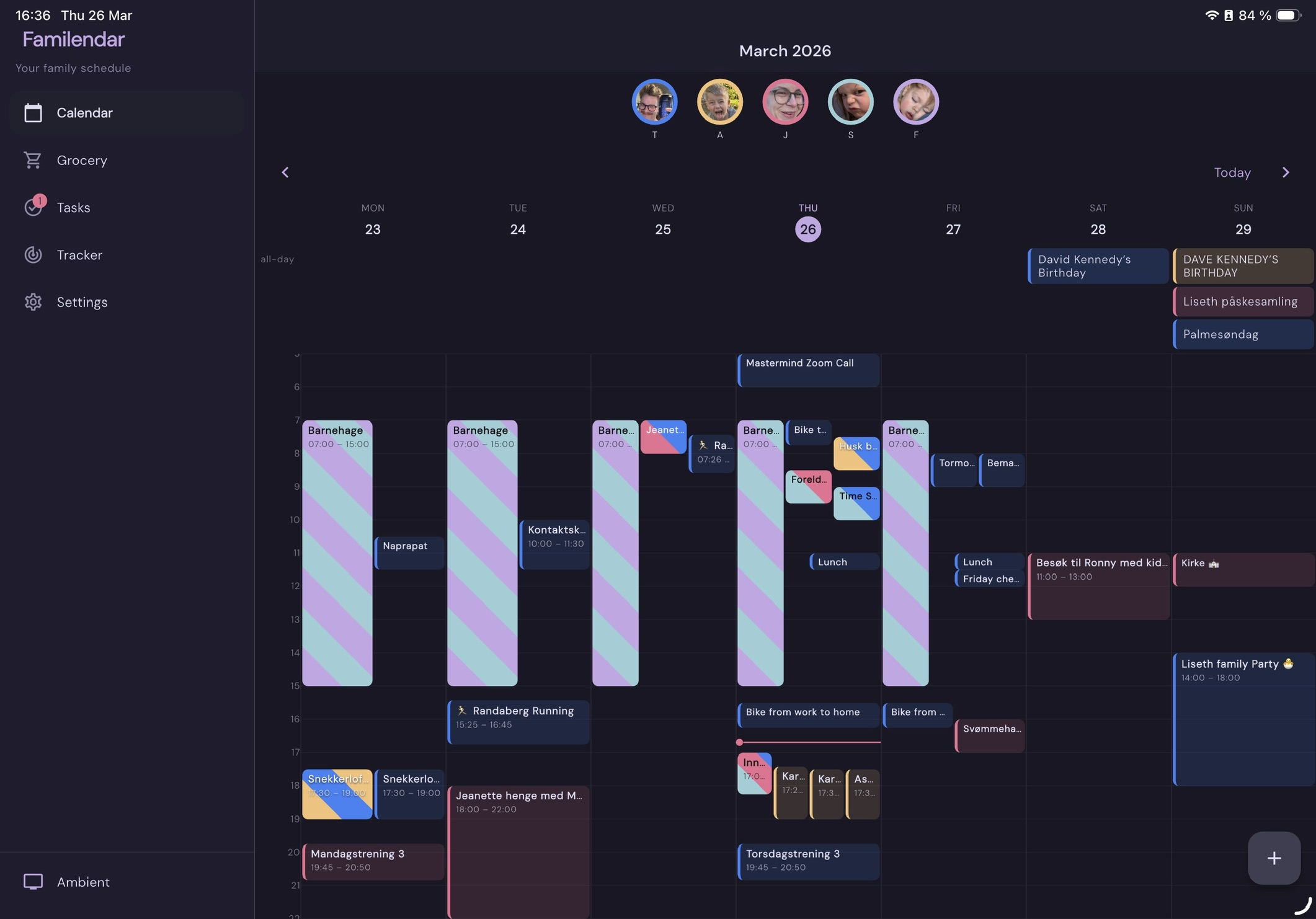 Familendar app showing a family calendar week view